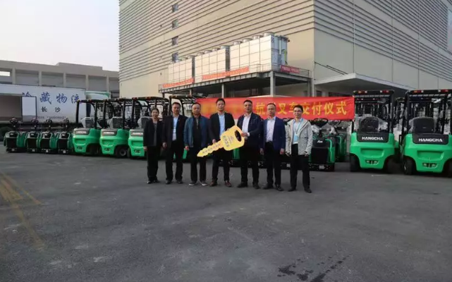 【強(qiáng)勢】杭叉集團(tuán)交付湖南某大型冷庫58臺(tái)鋰電池叉車！